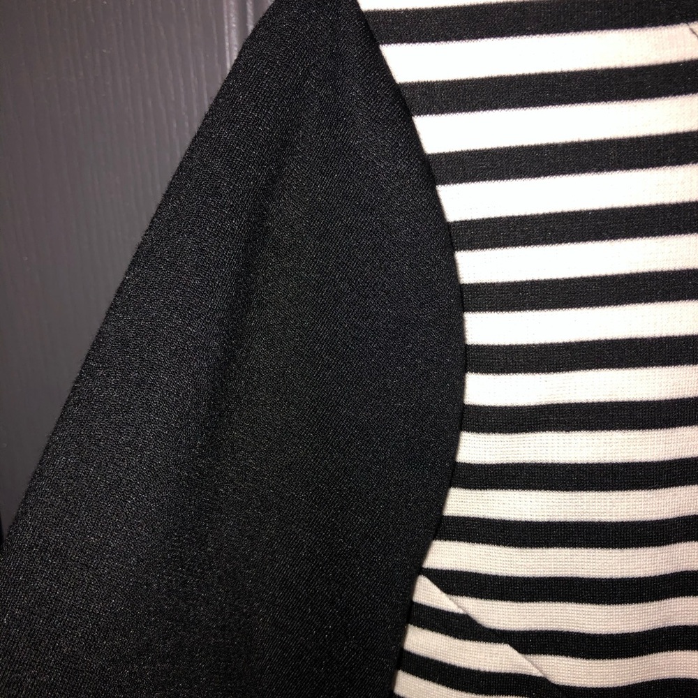 Great striped dress with waist detailing - Picture 7 of 15